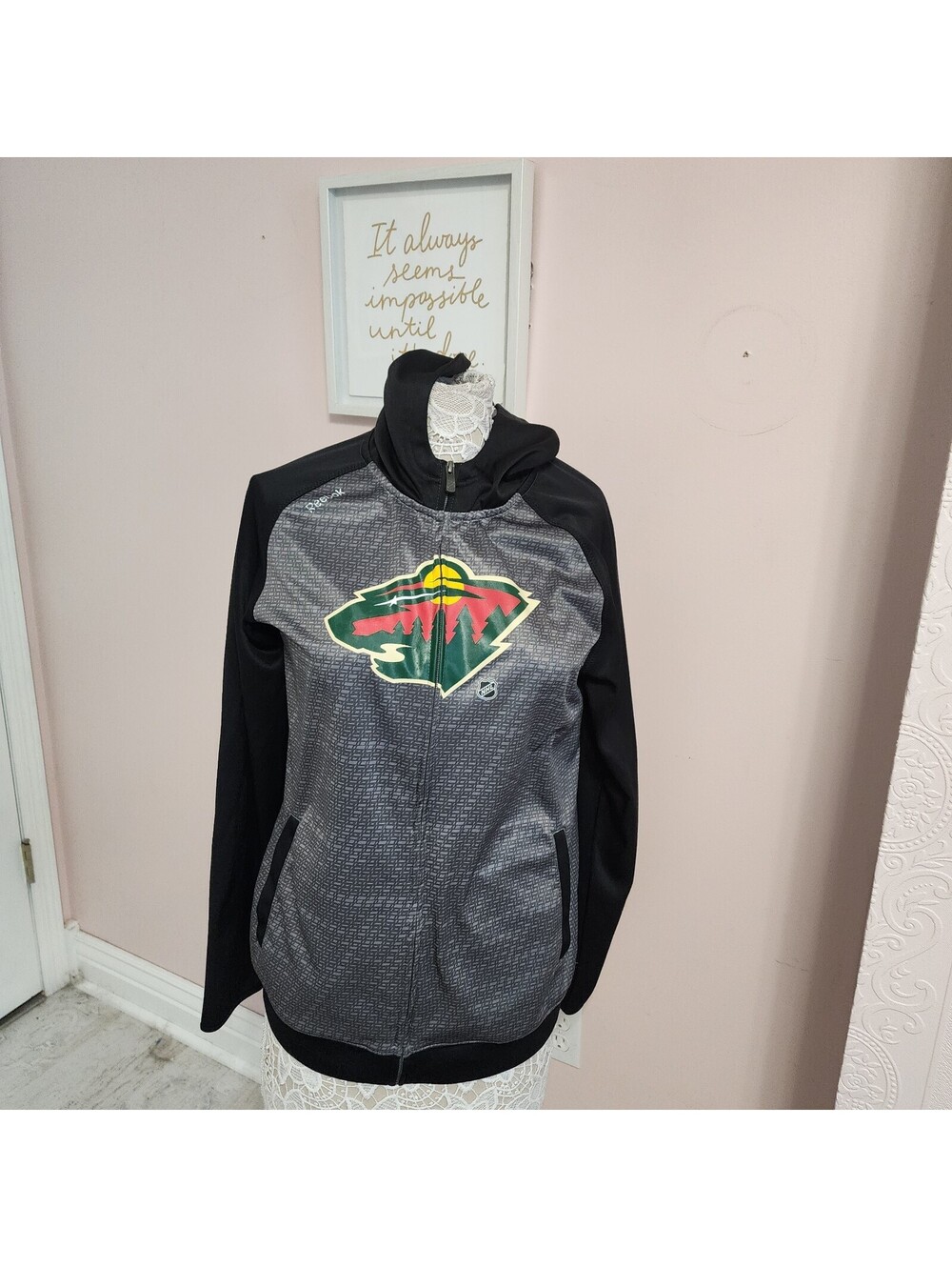 Reebok Minnesota Wild Women’s Full-Zip Hockey Hoodie Gray Black S/M